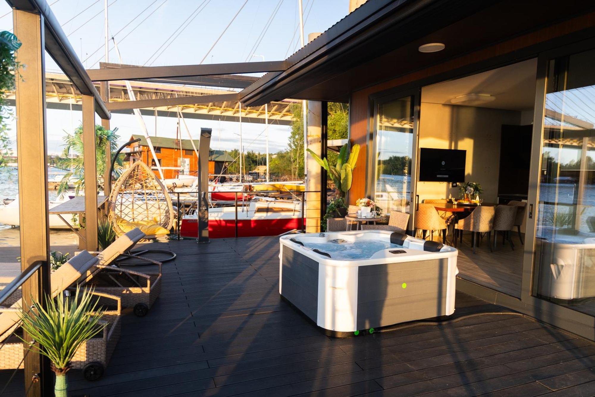 Ada Moment Splav- Kuca Na Reci Beograd- Floating House On Sava River ,Belgrado Exterior foto